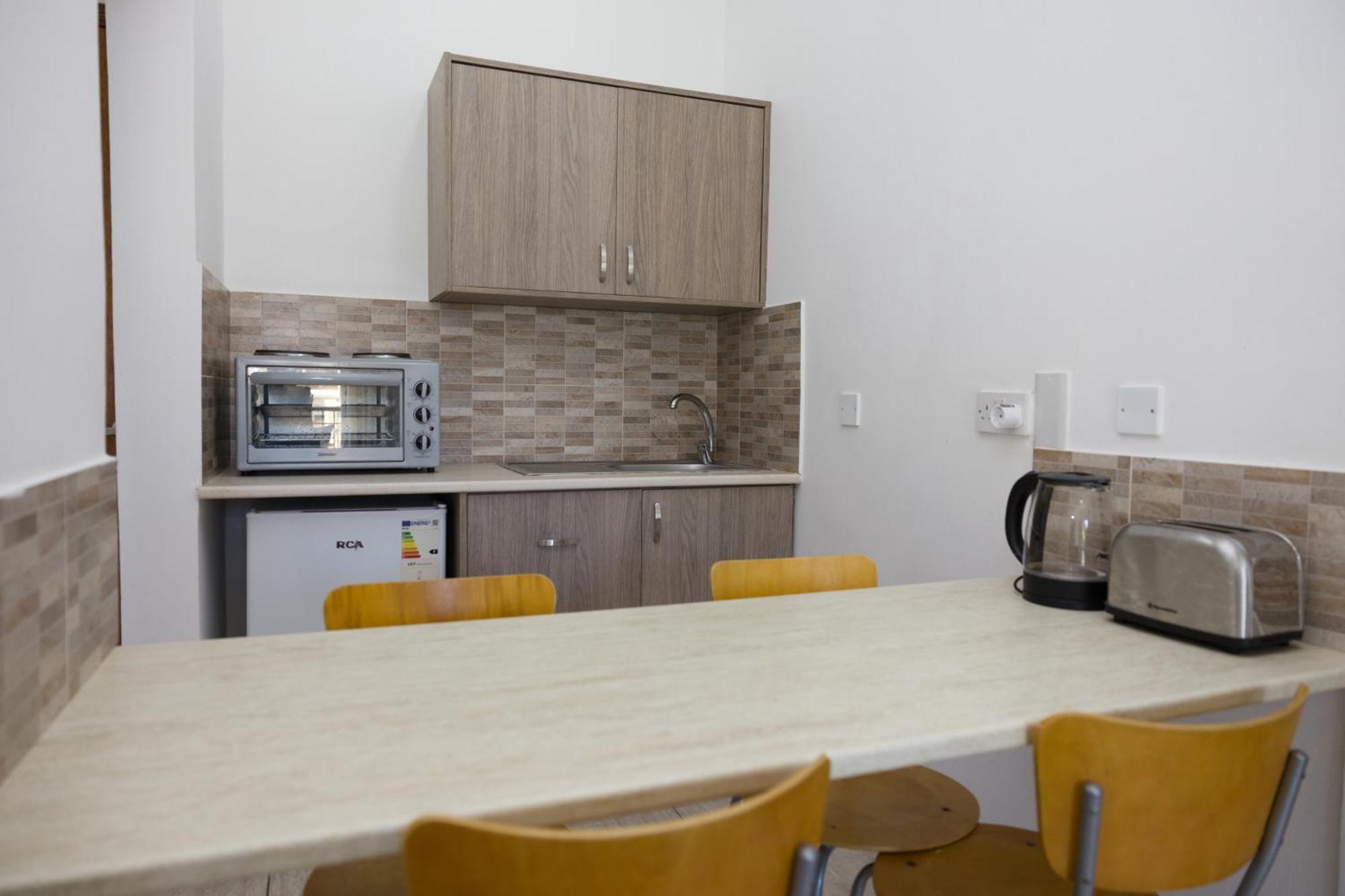 Alecos Aparthotel 3*